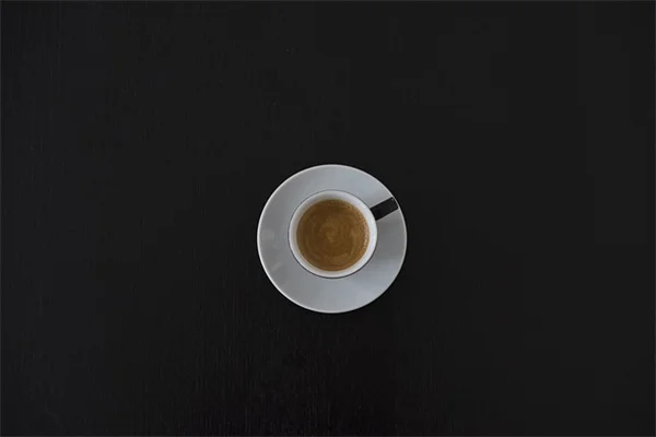 ホリホックが枯れる原因は線虫？症状と家庭でできる対策を徹底解説
